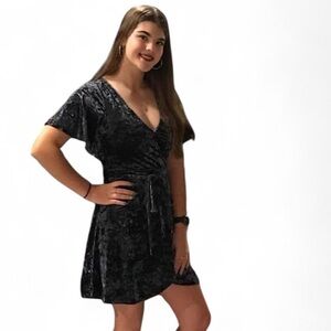 American Eagle Low V neck Blue Beautiful Velvet Mini Dress. Size XSTP